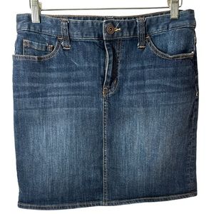 Tommy Hilfiger dark wash mini denim in size 6. EUC